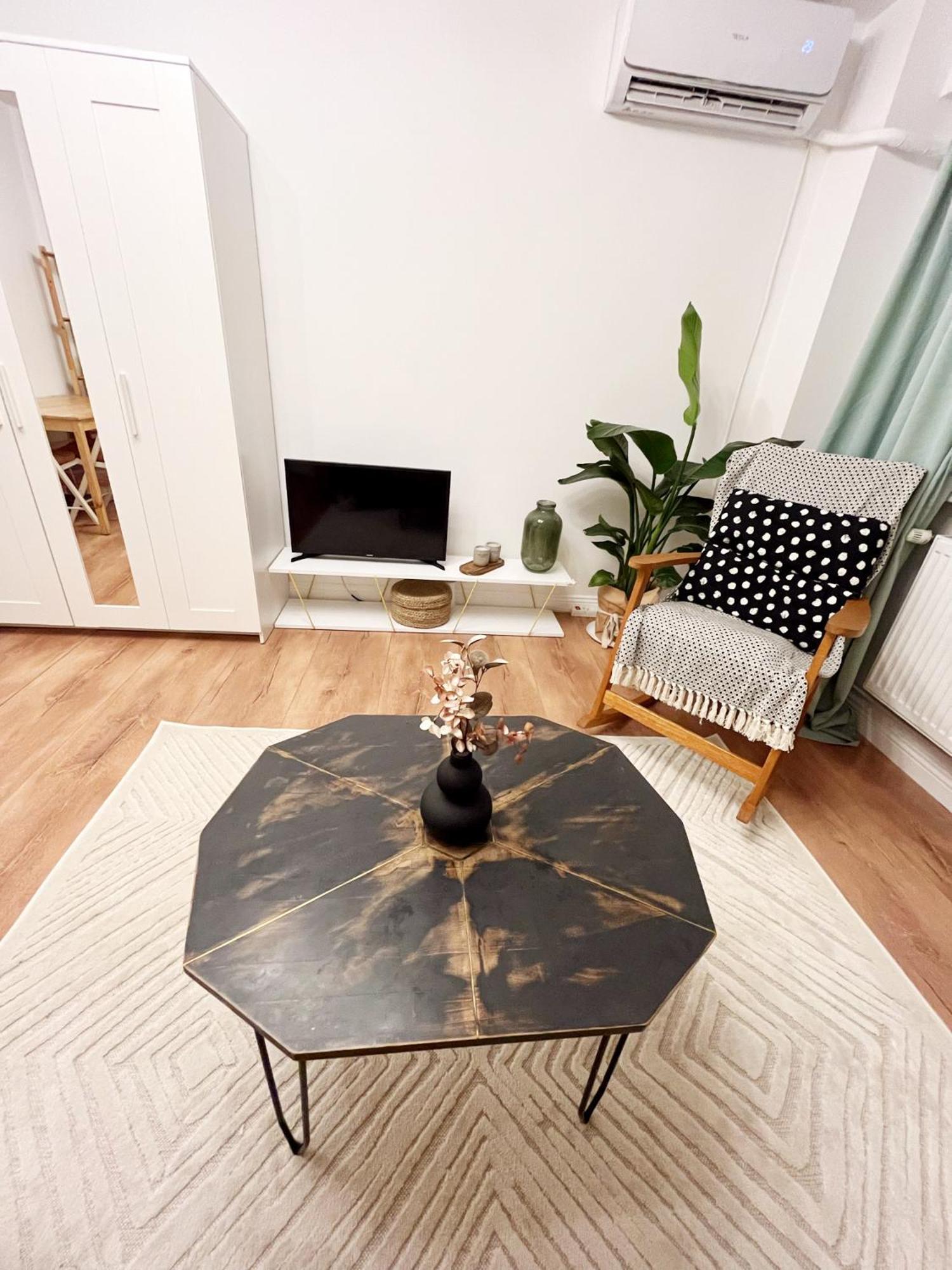 Lola'S Apartament Close To City Center Букурещ Екстериор снимка